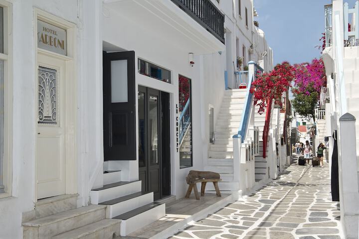 Karboni Hotel