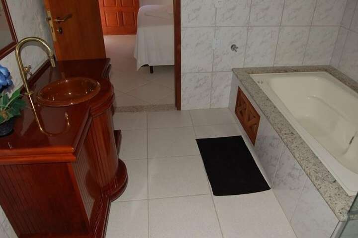 Room 28 of 40