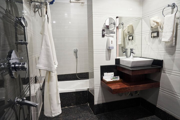 Room 32 of 45