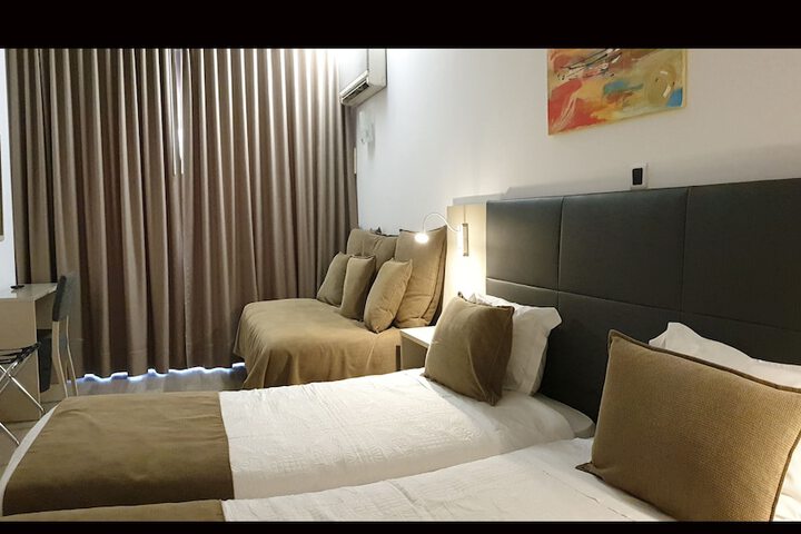 Room 9 of 83