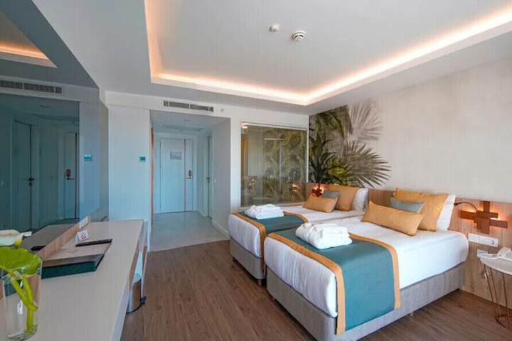 Room 8 of 28