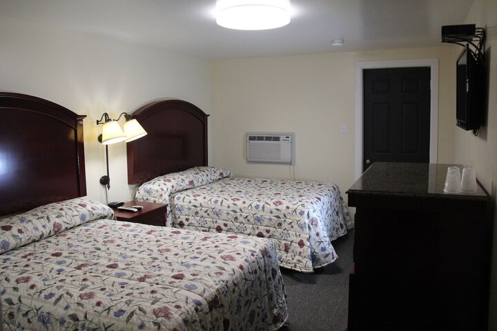 2 Double Beds (1 of 12)