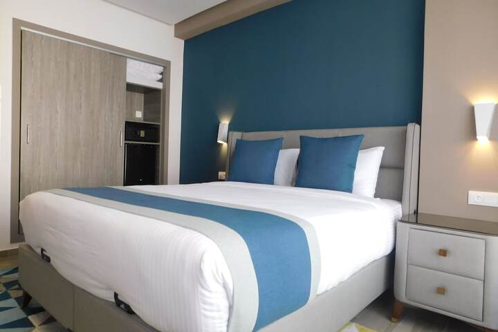 Room 6 of 53