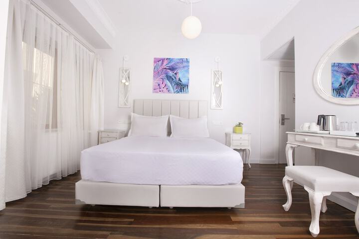 Room 13 of 99