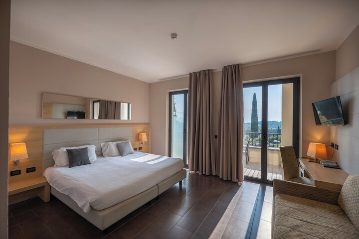 Room 48 of 176