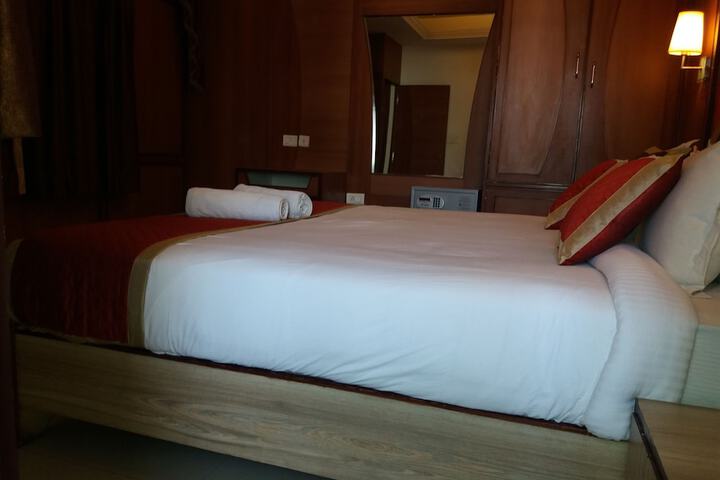 Room 40 of 70