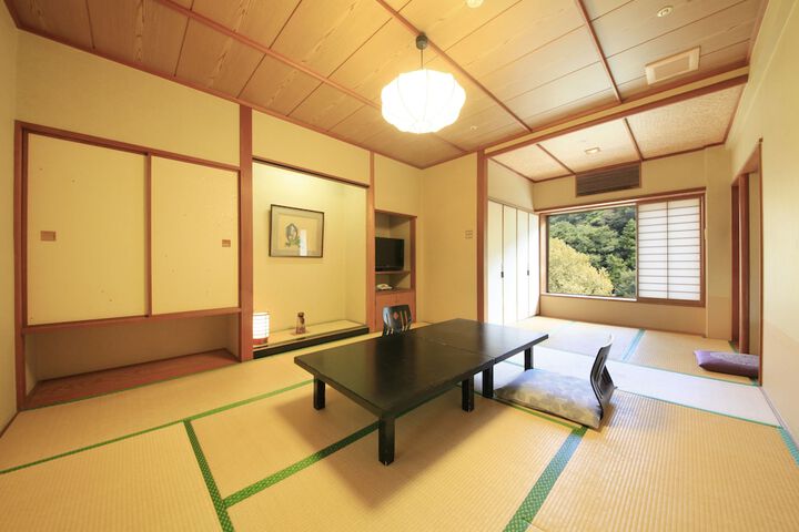 Room 10 of 42