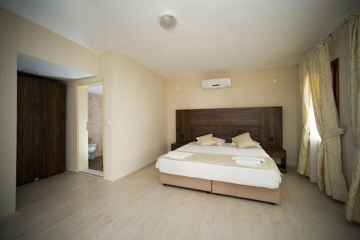 Room 9 of 22
