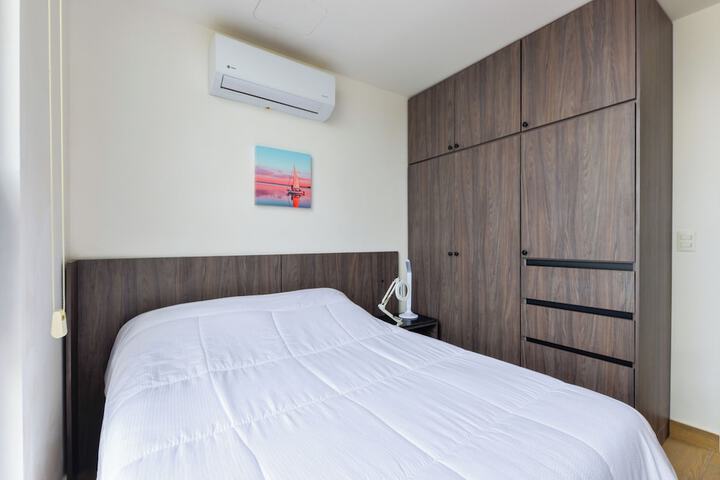 Room 22 of 102