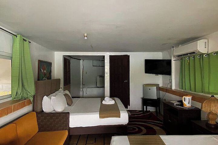 Room 28 of 65