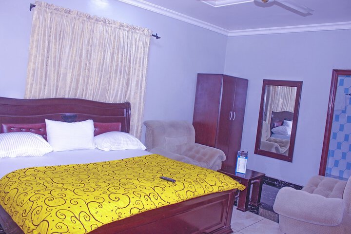 Room 32 of 68