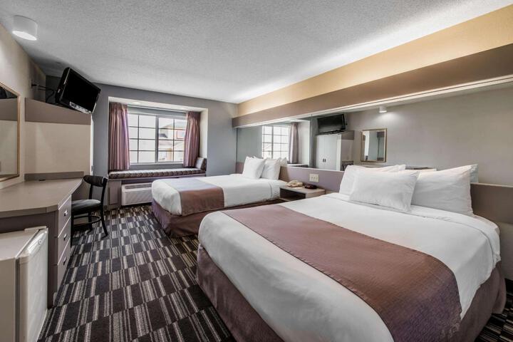 1 Queen Bed (1 of 35)