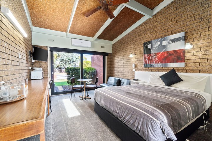 Room 8 of 19