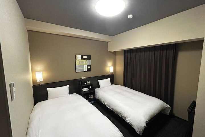 Room 3 of 33