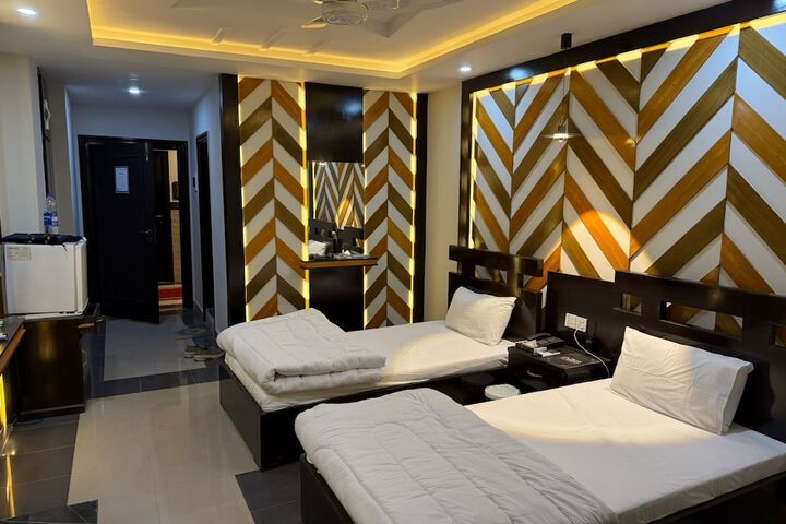 Room 8 of 15