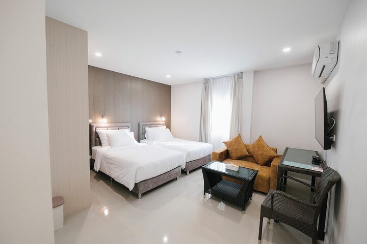 Room 12 of 32