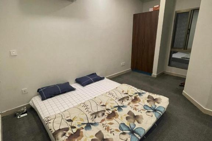 Room 4 of 11