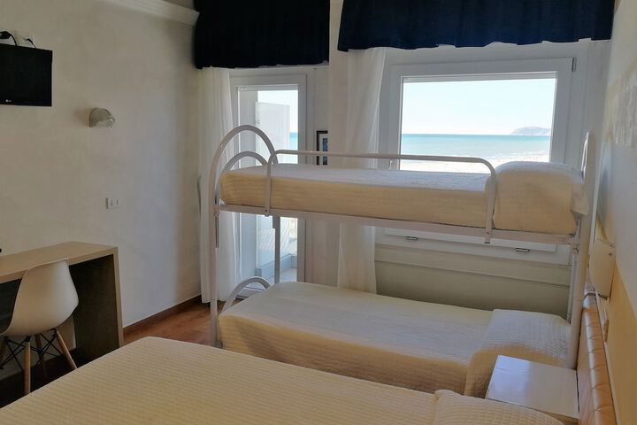 Room 13 of 40
