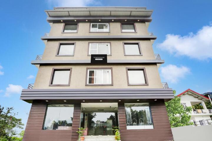 Super Townhouse Dharamshala