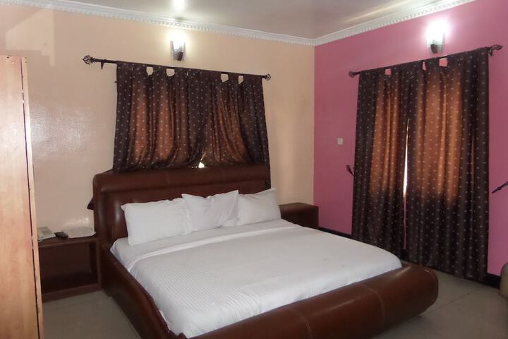 Room 7 of 18