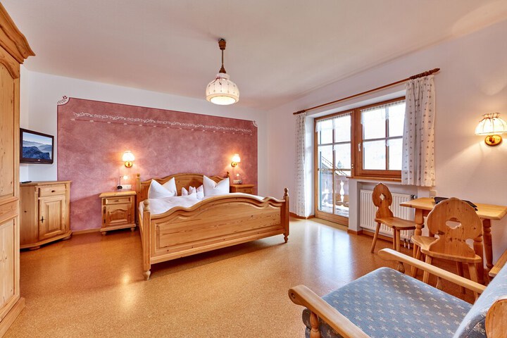 Room 10 of 33