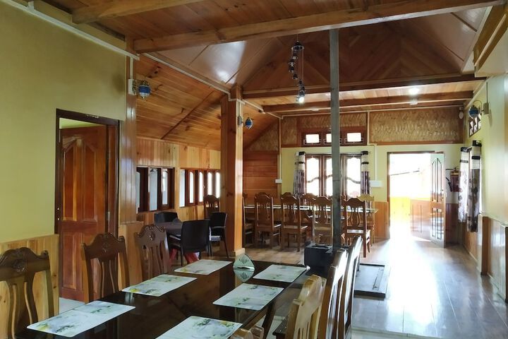 Dining 82 of 104