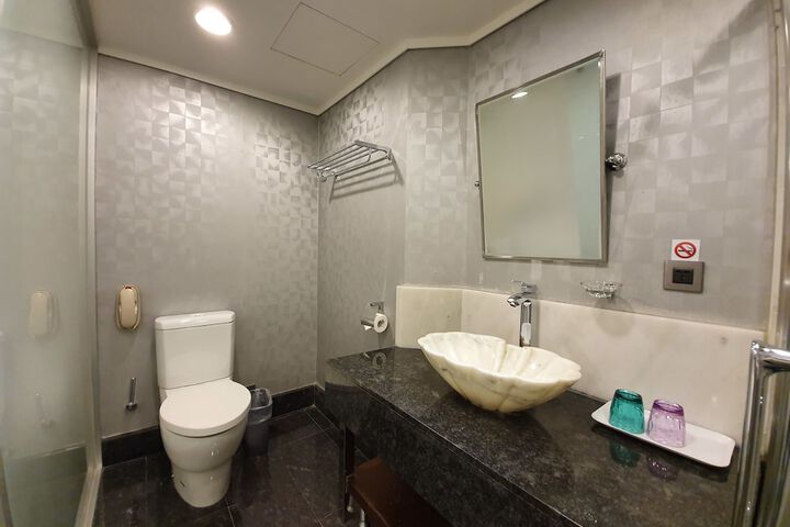 Room 46 of 61