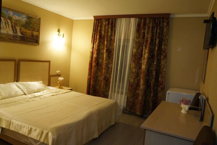Room 6 of 42