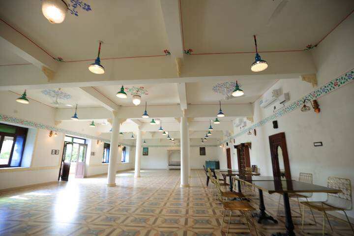 Ballroom/Hall 52 of 70