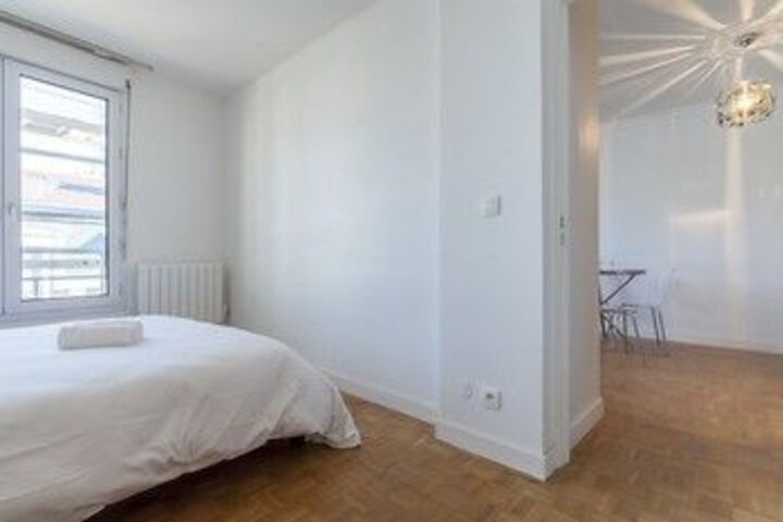 Room 6 of 19