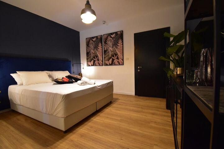 Room 46 of 145