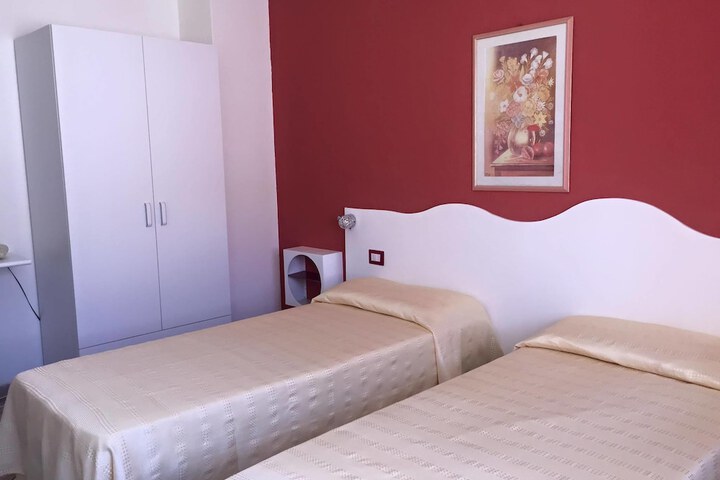 Room 4 of 22