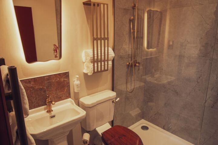 Room 15 of 16