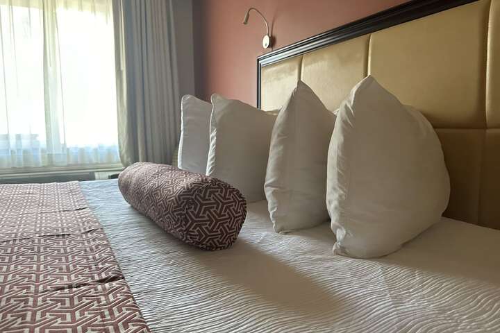 Room 4 of 42