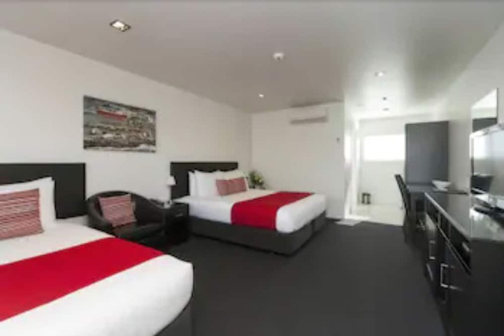 Room 16 of 34
