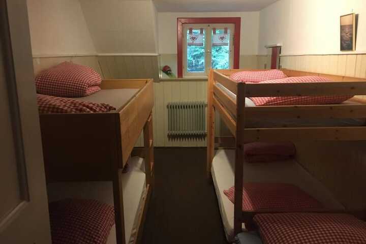 Room 4 of 8