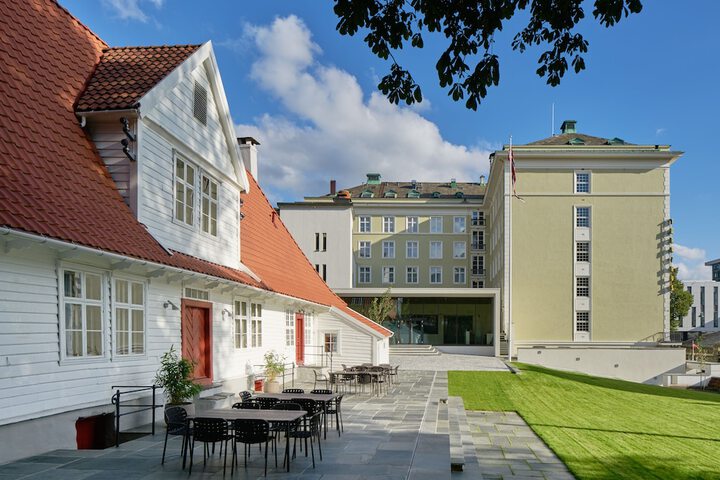 Hotel Exterior 87 of 97
