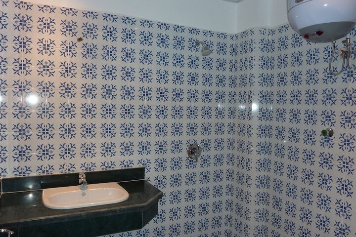 Room 15 of 32