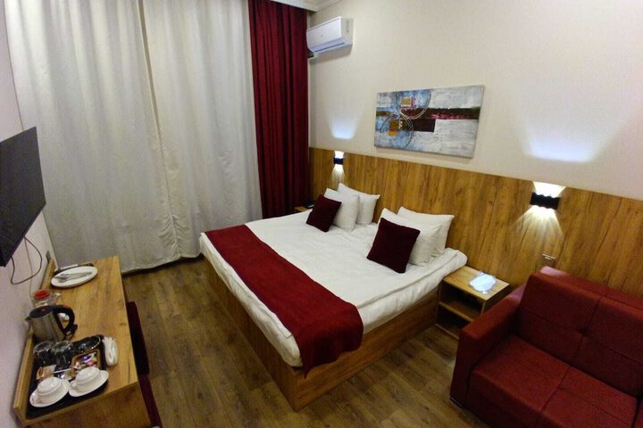 Room 4 of 19