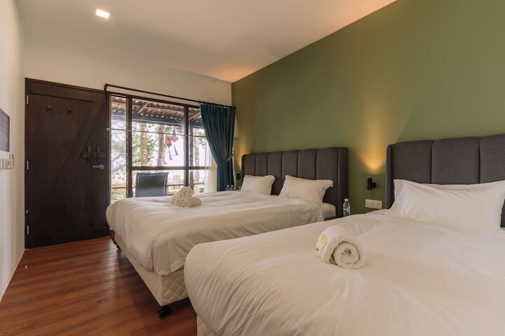 Room 2 of 38