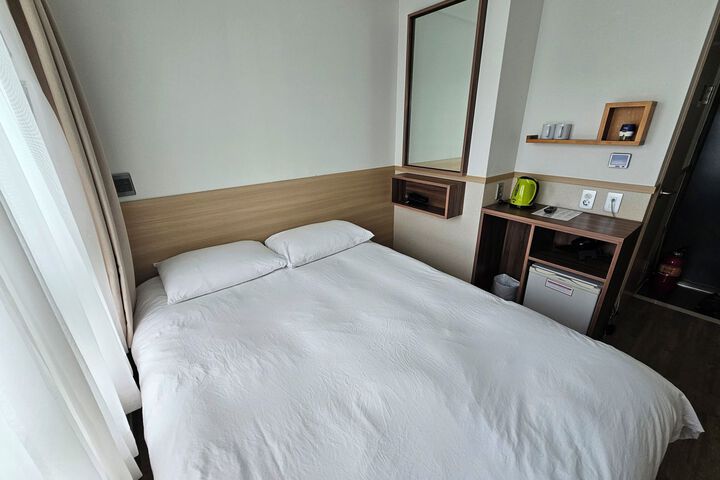 Room 9 of 10