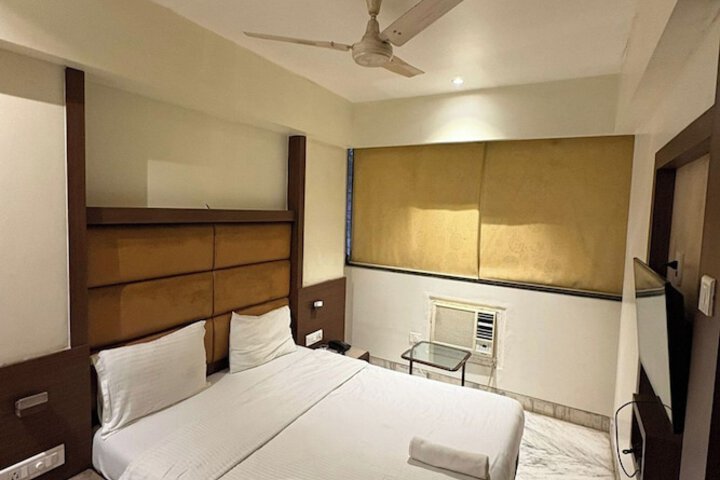 Room 14 of 33