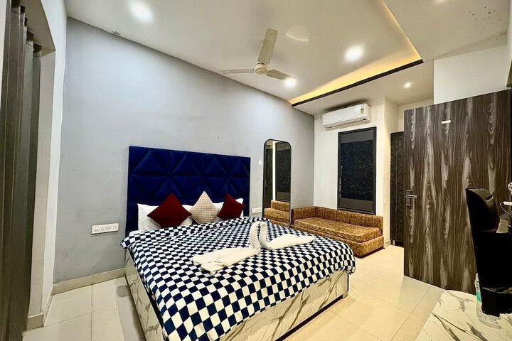Room 2 of 12