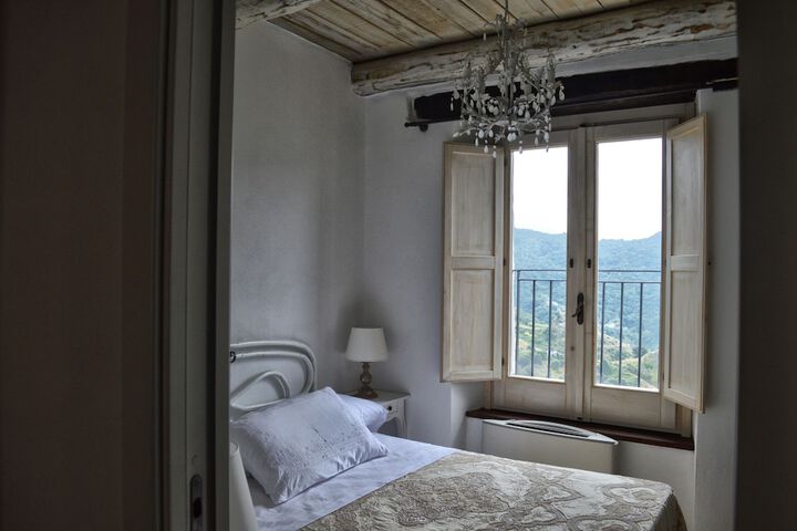 Room 7 of 28