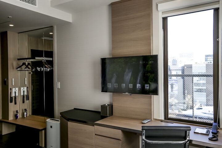 Room 4 of 73