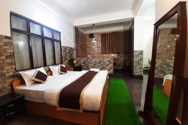 Room 3 of 7