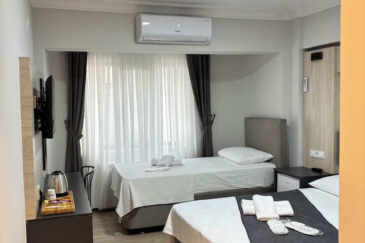 Room 3 of 34