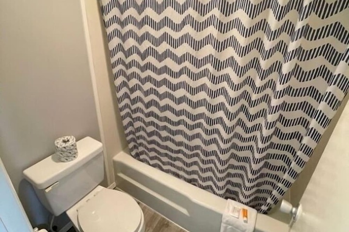 Room 7 of 11