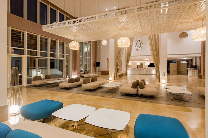 Entrance & Lobby