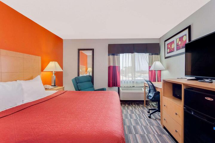 1 King Bed (12 of 14)